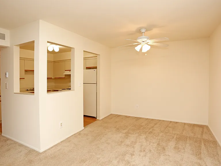 Green Hill Apartments — Photo 11