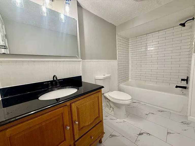 12 Holloway Dr #12B — Photo 5