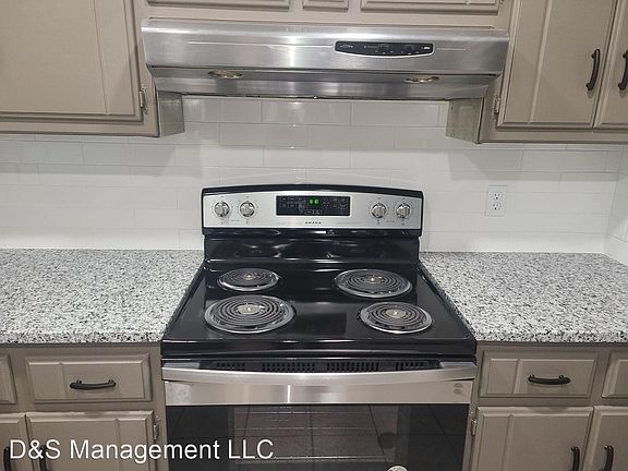 5th image of 9913 S Winston Way