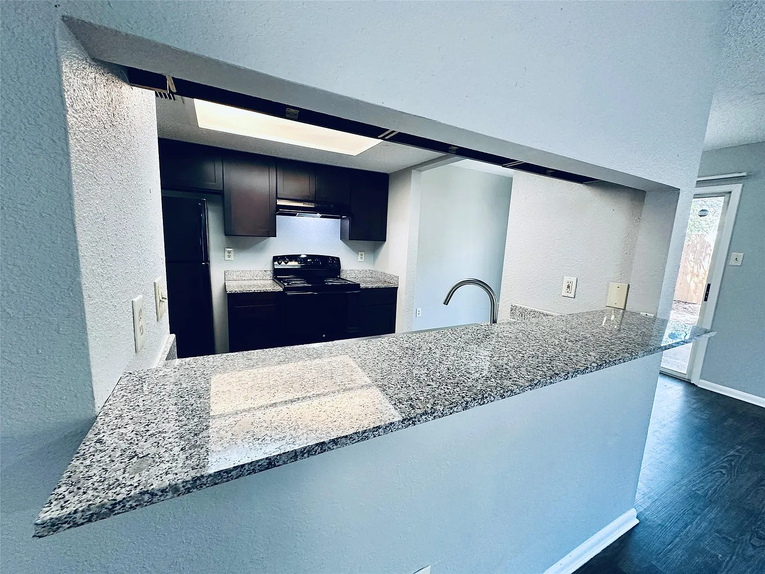 3 bed, 2.5 bath, 1453 sqft, $1,895 — Photo 4