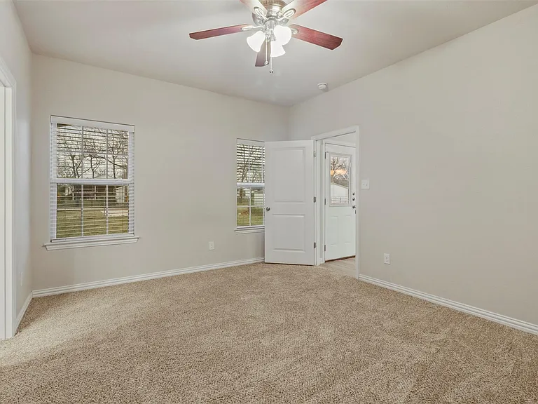 731 W Morton St — Photo 6