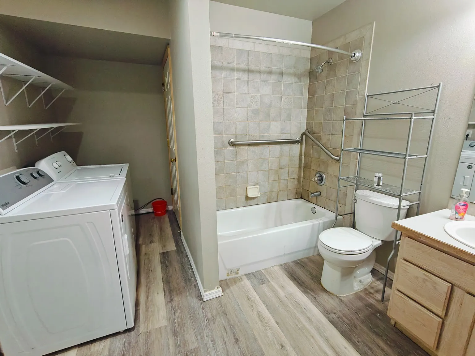 1 bed, 1600 sqft, $1,700 — Photo 3