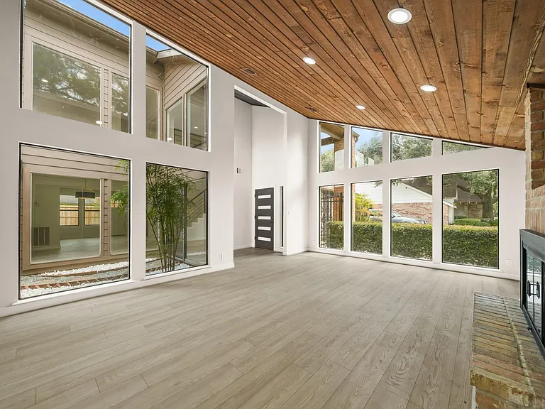 3010 Manila Ln — Photo 1
