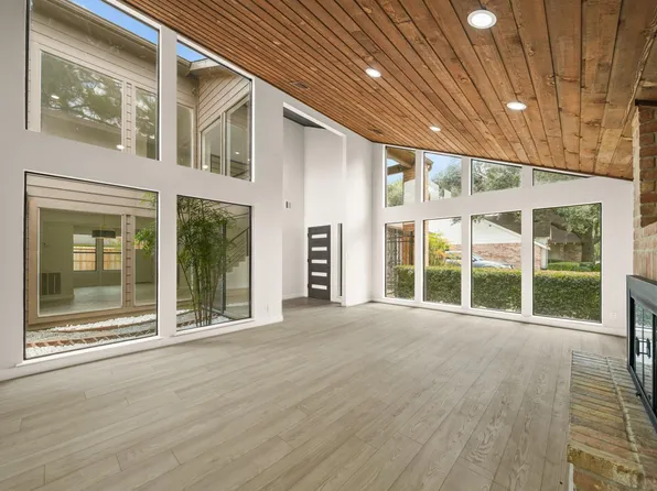 3010 Manila Ln, Houston, TX 77043