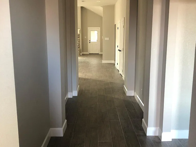 1742 Sina Ave — Photo 2