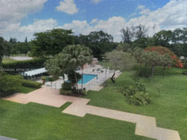 900 Saint Charles Pl APT 407, Hollywood, FL 33026