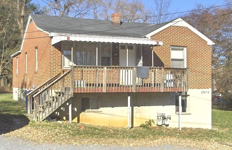 1st image of 204 Broce Dr #1