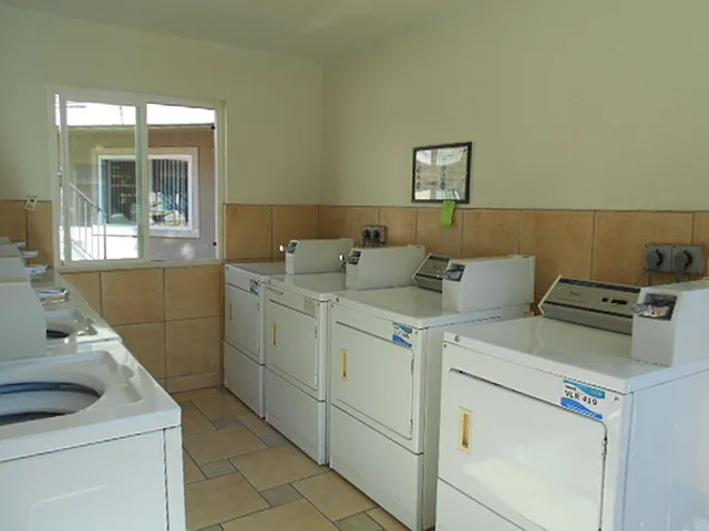 Oak Tree Apartments — Photo 12