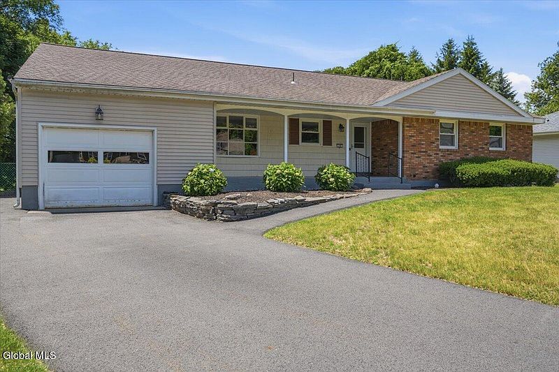 3rd image of 19 Ethel Drive
