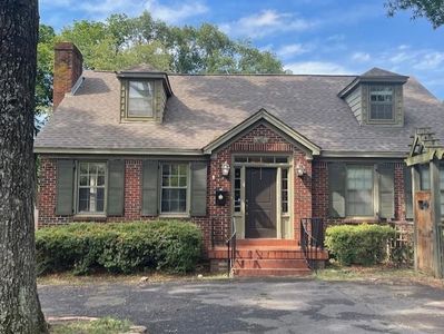 3652 Poplar Ave, Memphis, TN, 38111