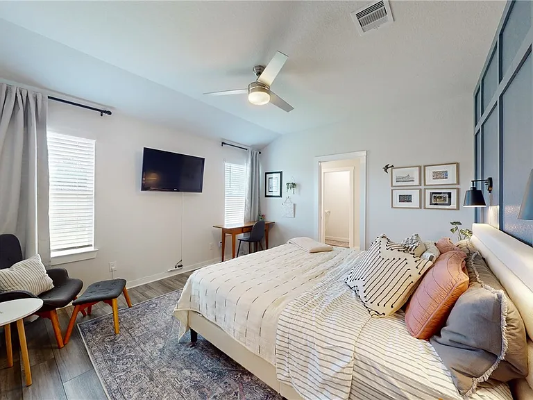 1012 Amistad Loop — Photo 12