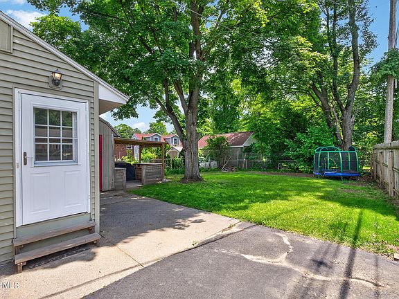 5th image of 111 Daytona Avenue