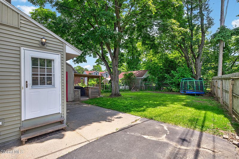 5th image of 111 Daytona Avenue