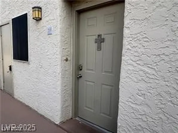 2064 Mesquite Ln APT 304, Laughlin, NV 89029