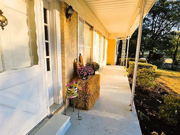 2nd image of 1406 Rosedale Ln