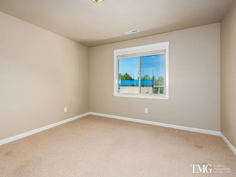 Maple Court — Photo 10