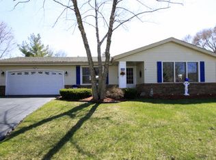 1104 Eastern Trl, Mukwonago, WI 53149