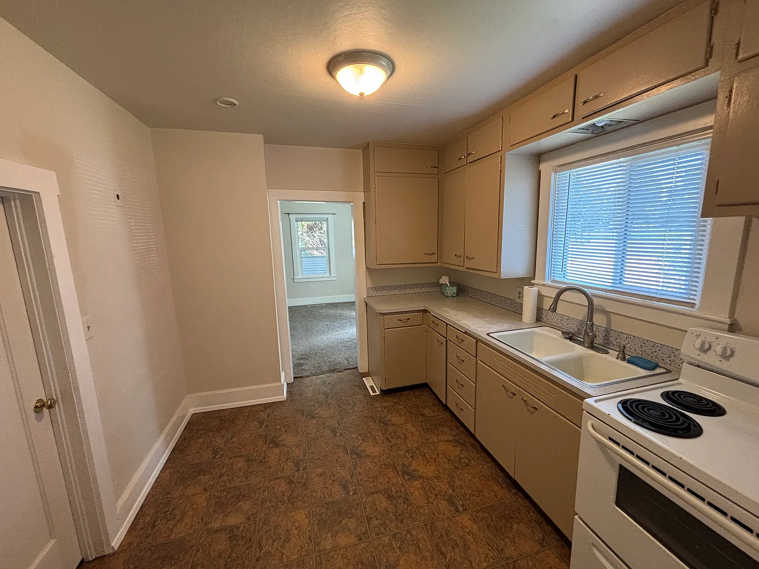 2 bed, 925 sqft, $1,350 — Photo 4