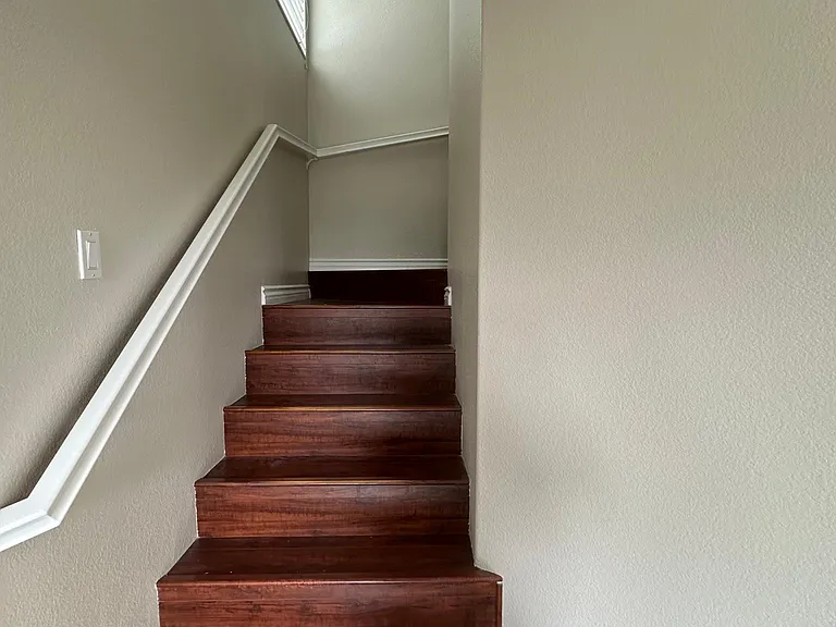 1554 Hastings Way — Photo 12