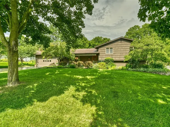 242 Parkview Dr, Rochester, NY 14625