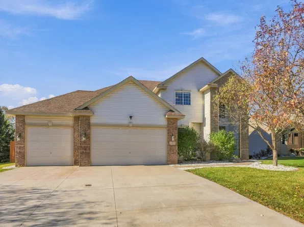 9915 Chestnut Ave N, Brooklyn Park, MN 55443