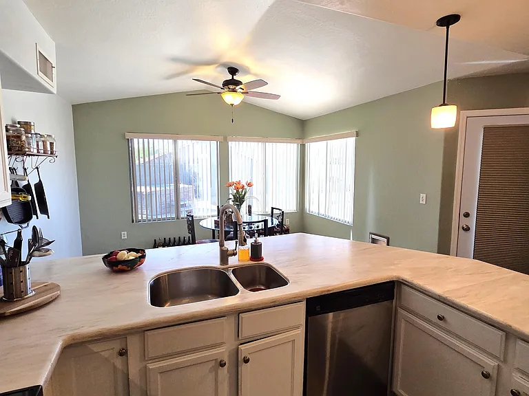 1734 E Pontiac Dr — Photo 10
