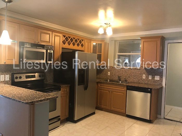 1st image of 211 12th Ave S APT A