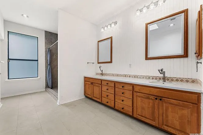 3915 Hunters Crest St — Photo 20