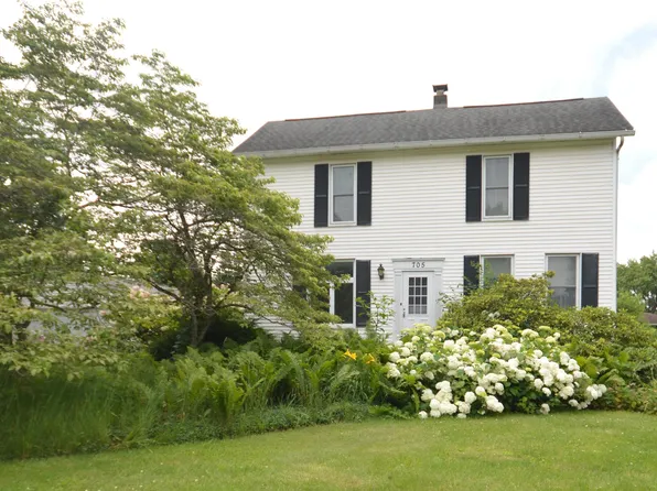 705 Virginia St, Walkerton, IN 46574