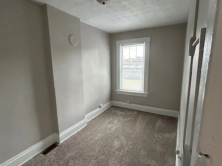 409-419 E Welch Ave — Photo 10