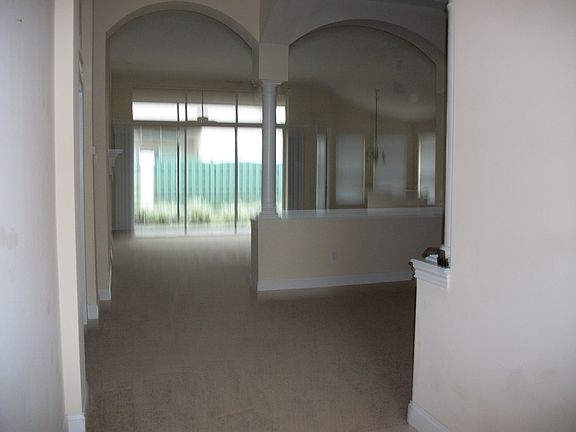 5th image of 128 Saint Andrews Place Dr