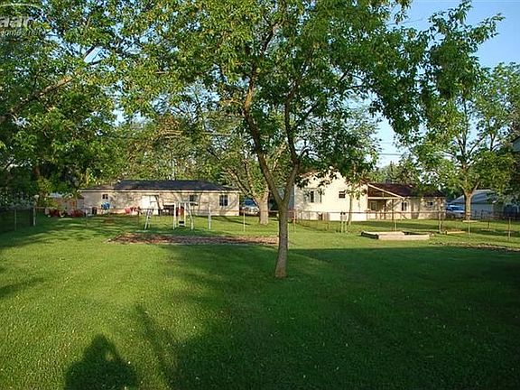 4th image of 6104 Woodsdale Dr