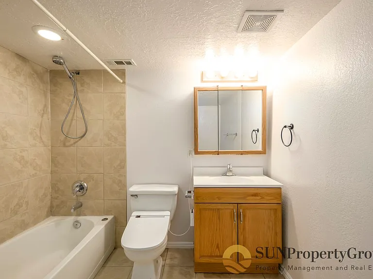 1518 S Green St — Photo 13