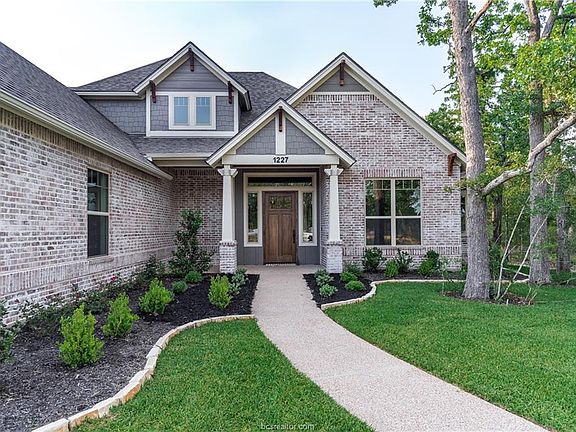 3rd image of 1227 Quarry Oaks Dr
