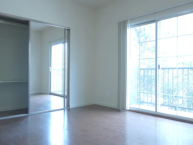 4426 Prospect Ave — Photo 23