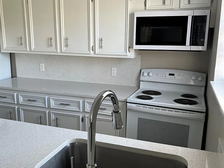 511 Commerce St — Photo 3