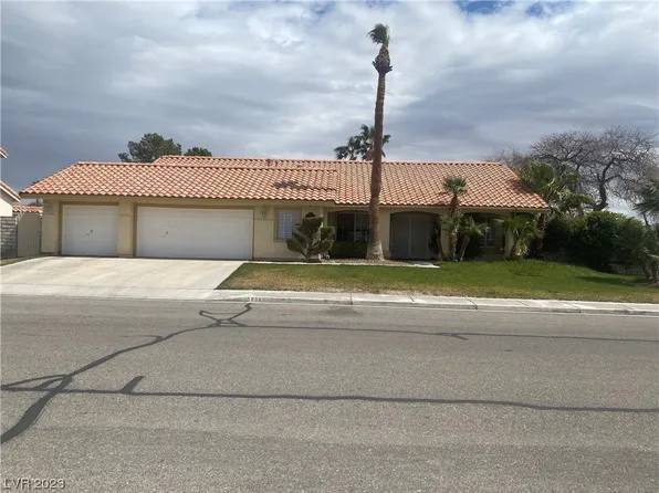 5808 Willowcreek Rd, North Las Vegas, NV 89031