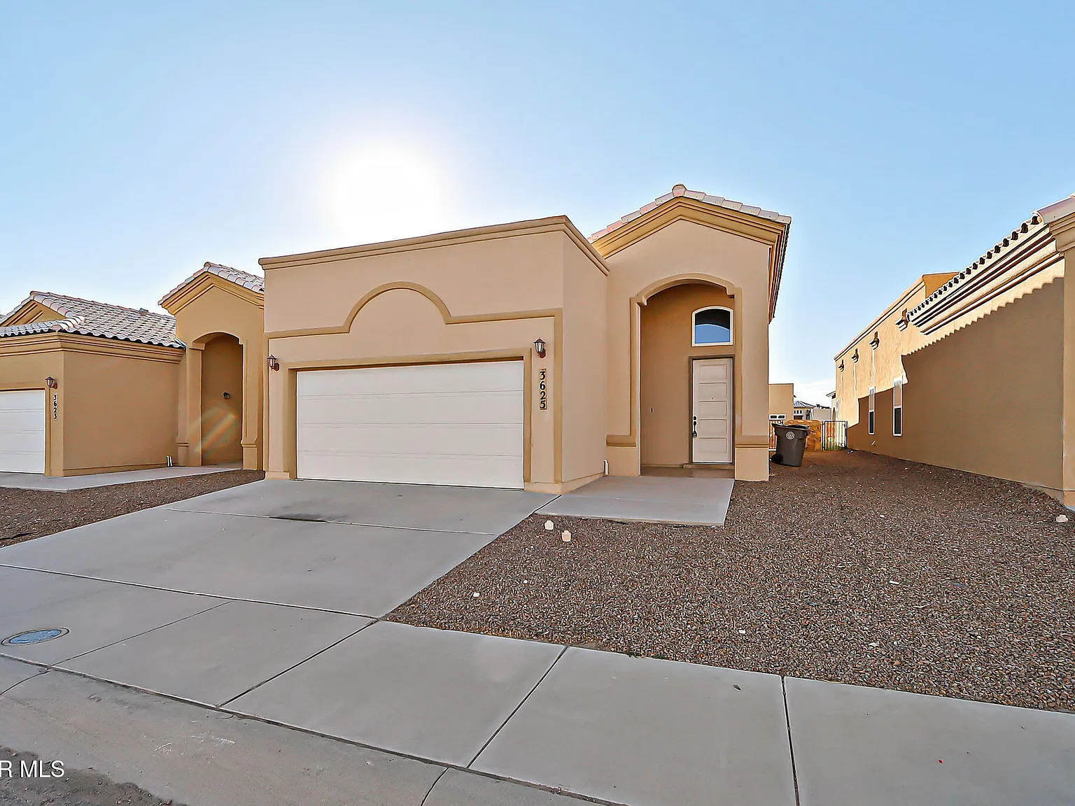 3 bed, 3.0 bath, 1444 sqft, $1,595 — Photo 2