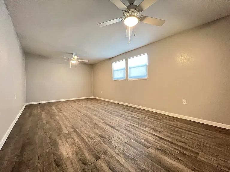 408 Ramona Ave — Photo 14