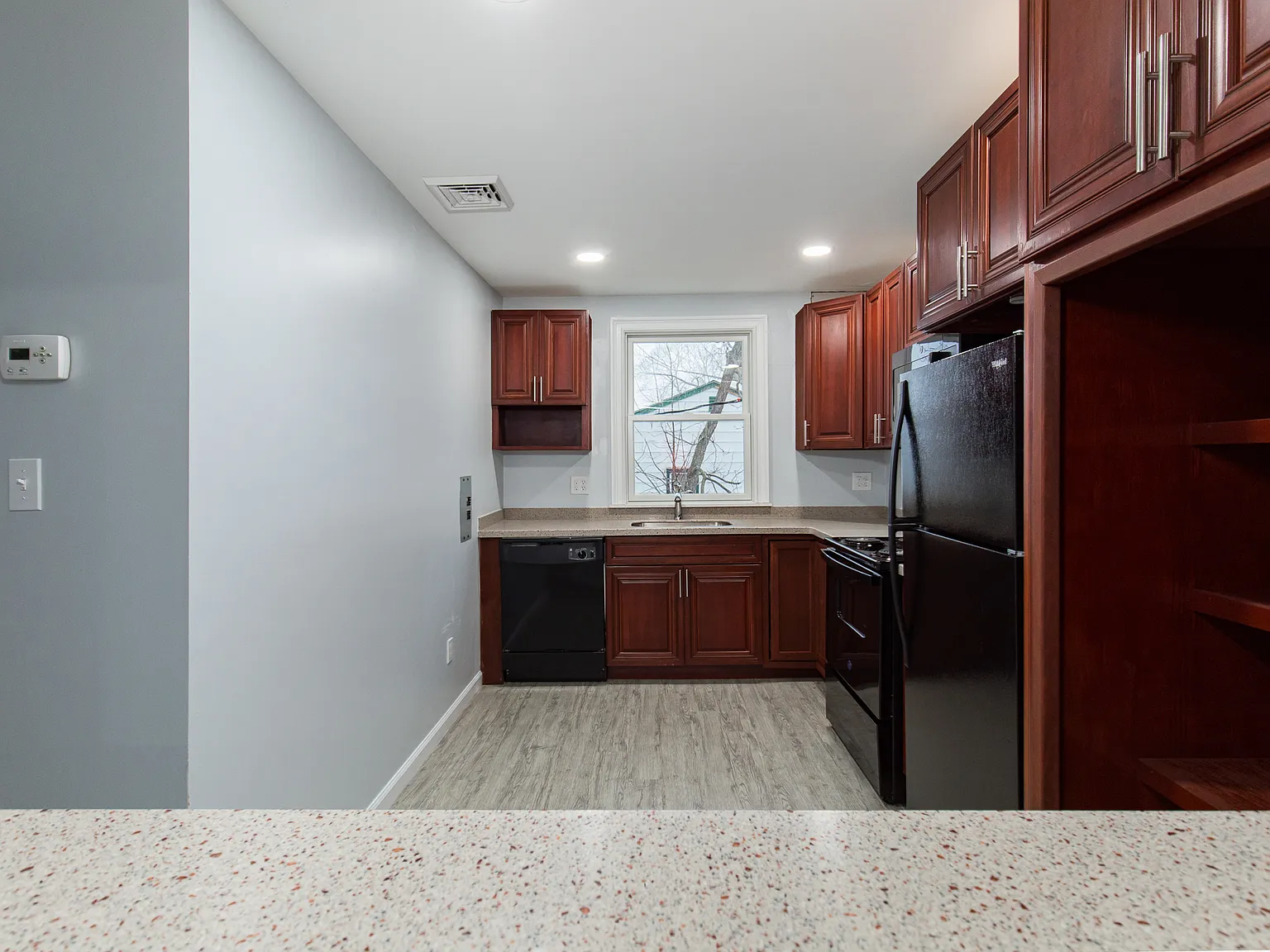 2 bed, 750 sqft, $1,800 — Photo 4