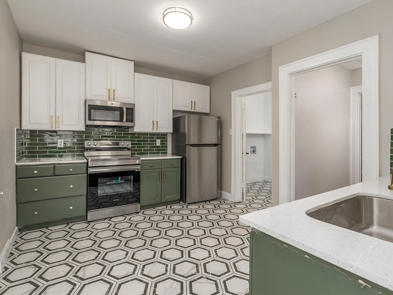 2 bed, 1052 sqft, $1,695 — Photo 1