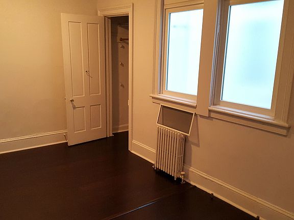 5th image of 4709 Vernon Blvd #3C