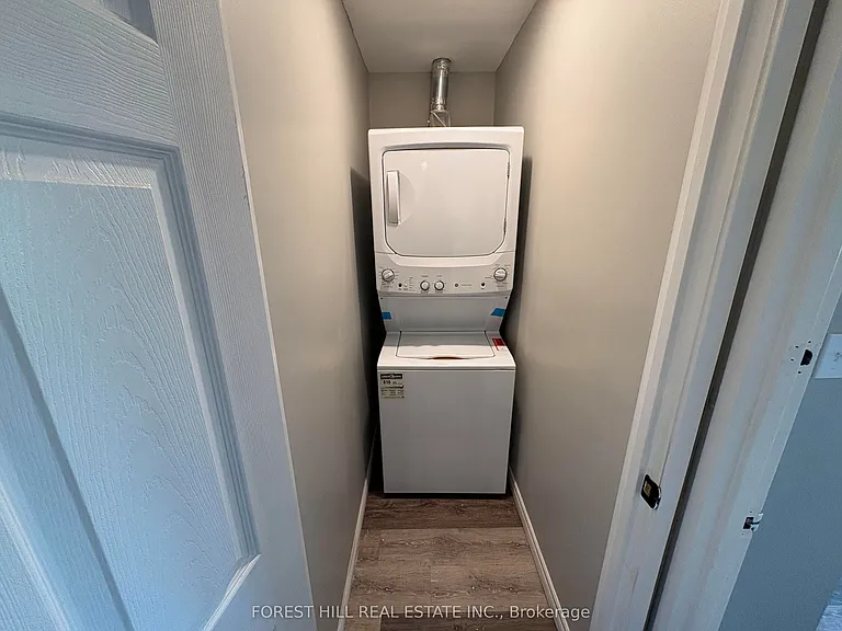 130 King St E #4 — Photo 12