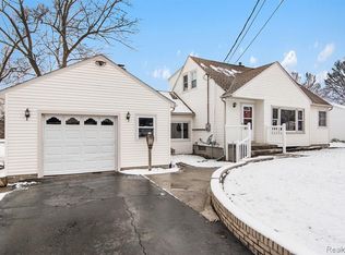 4482 Dublin Rd, Burton, MI 48529