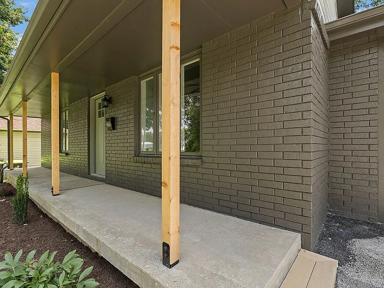 418 W Olive St — Photo 3