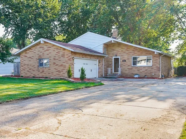 166 Lakehurst Dr, Eastlake, OH 44095
