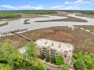 624 Camellia Pointe Blvd, Ocean Springs, MS 39564