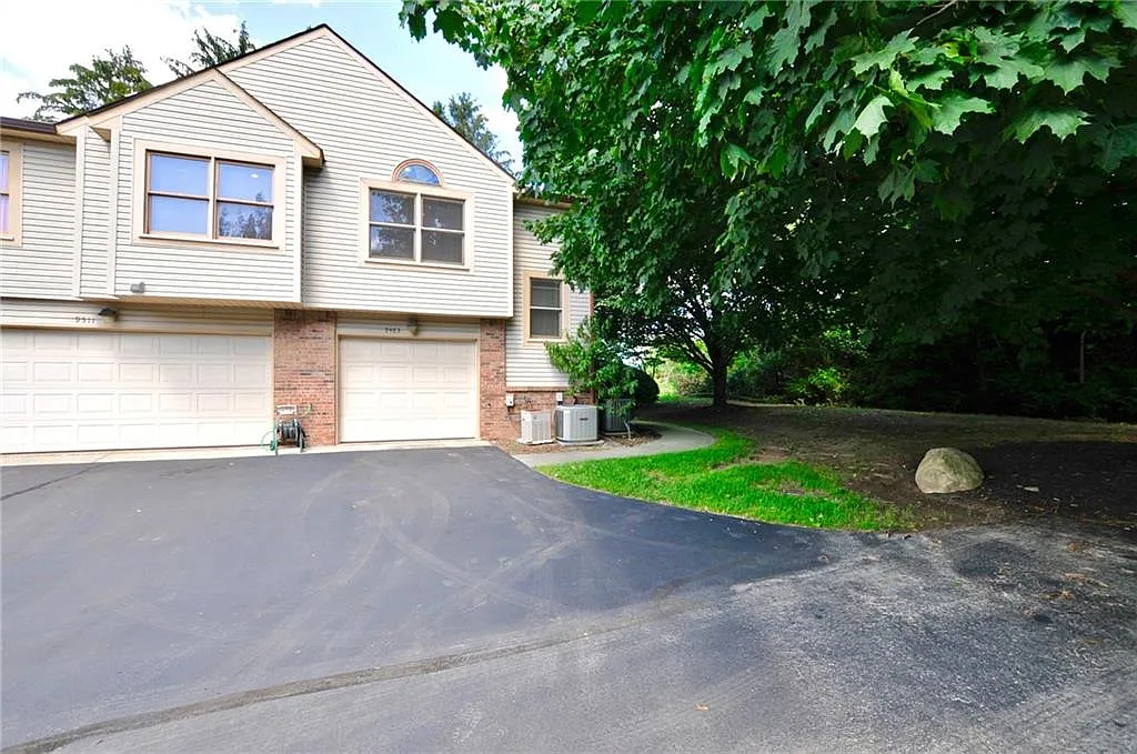 9483 Maple Way photo 1