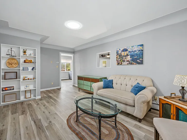 6408 S Louthan St — Photo 2