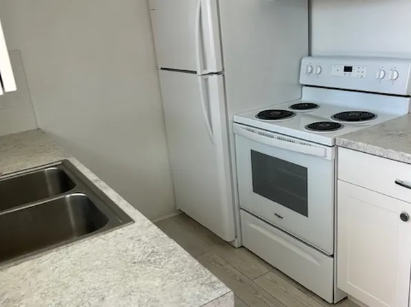 210 SW Jefferson Cir N APT 10, Saint Petersburg, FL 33703